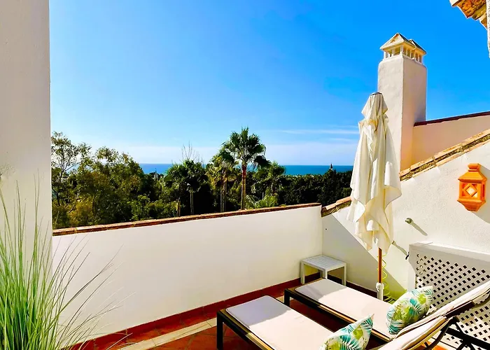 Luxury Penthouse With Sea Views In Marbella Golden Mile, Puente Romano Area