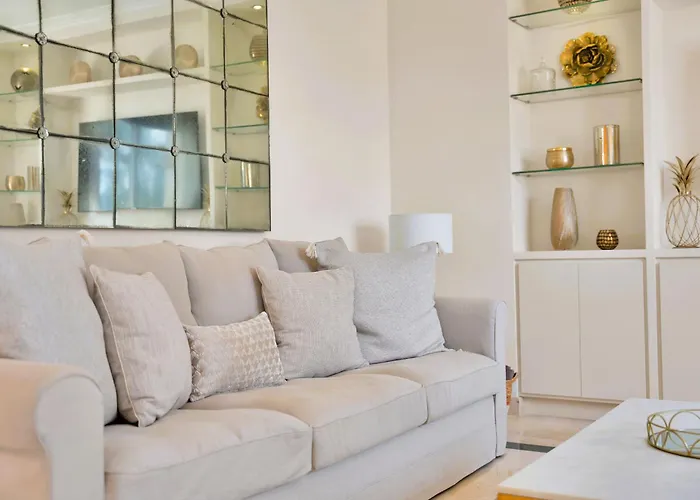 Luxury Penthouse With Sea Views In Marbella Golden Mile, Puente Romano Area
