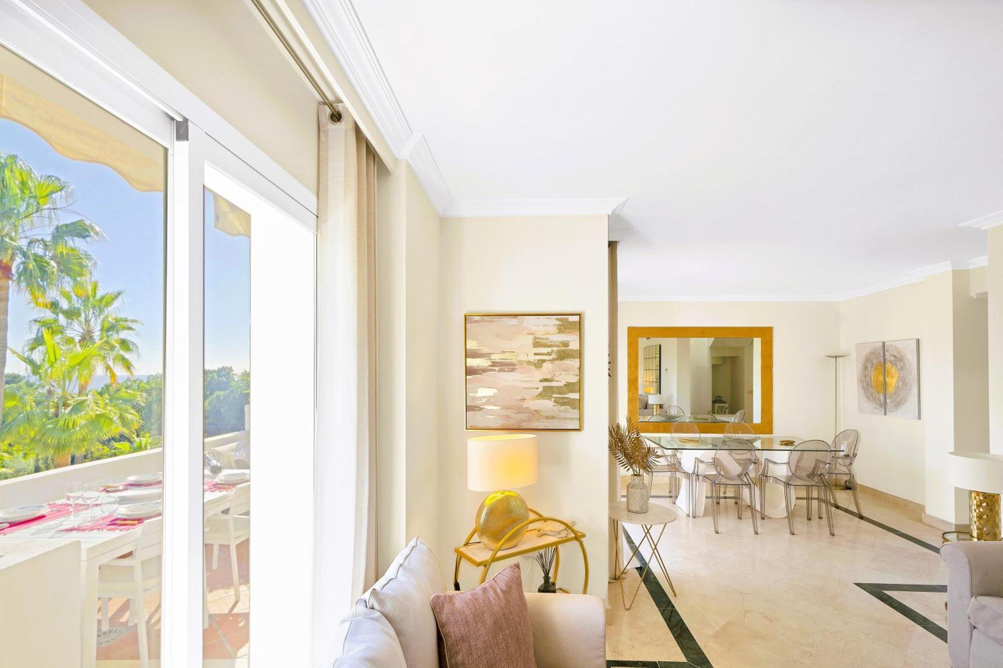Luxury Penthouse With Sea Views In Golden Mile, Puente Area *