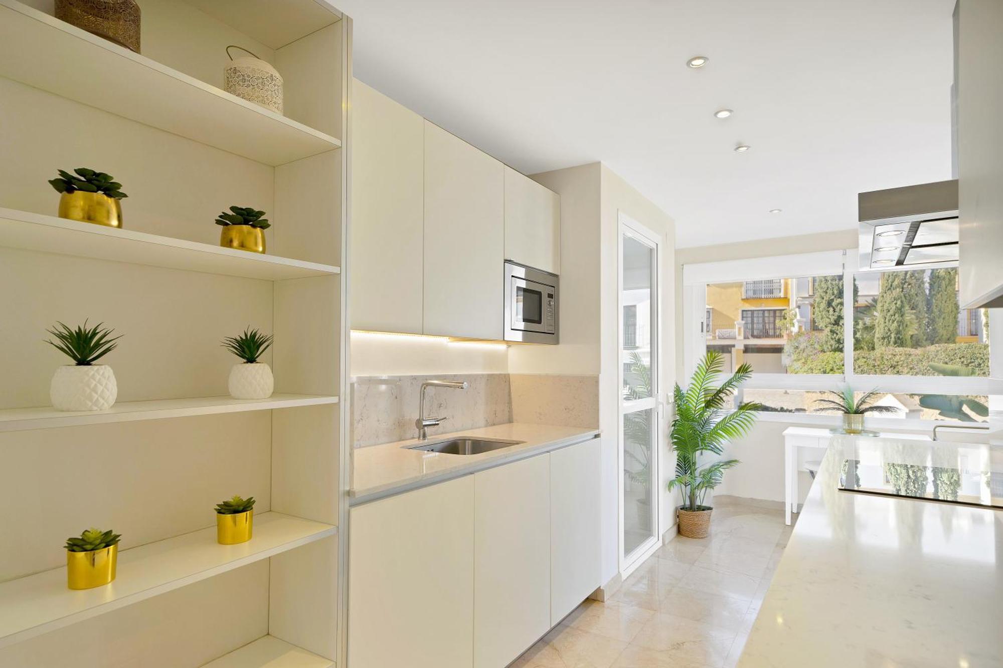 Luxury Penthouse With Sea Views In Golden Mile, Puente Area Apartment Marbella
