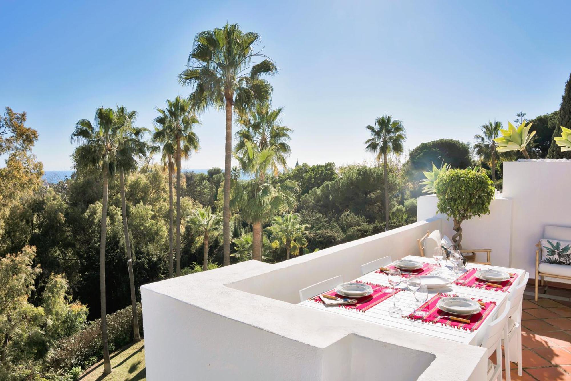 Luxury Penthouse With Sea Views In Golden Mile, Puente Area Marbella