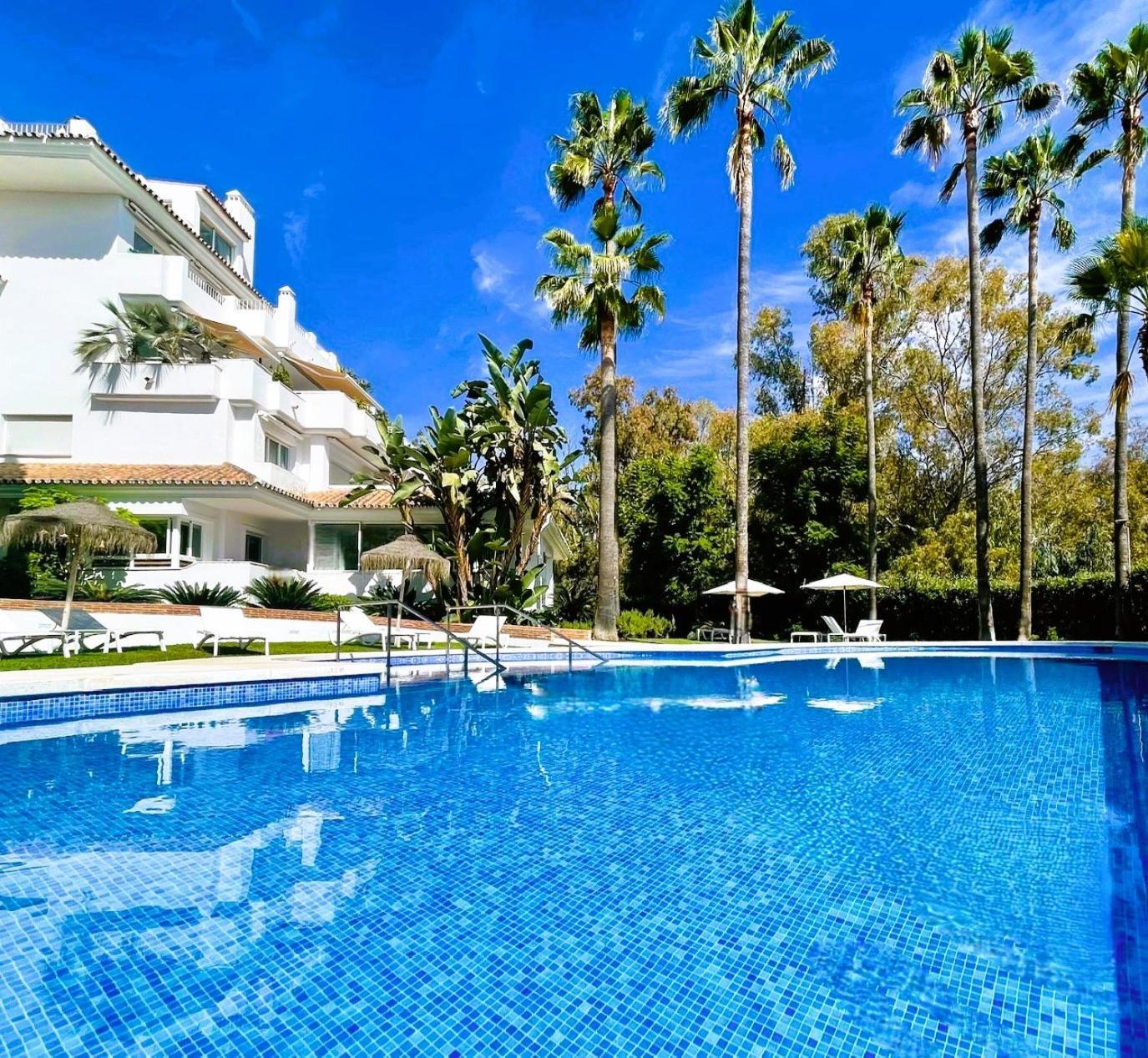 Apartment Luxury Penthouse With Sea Views In Golden Mile, Puente Area